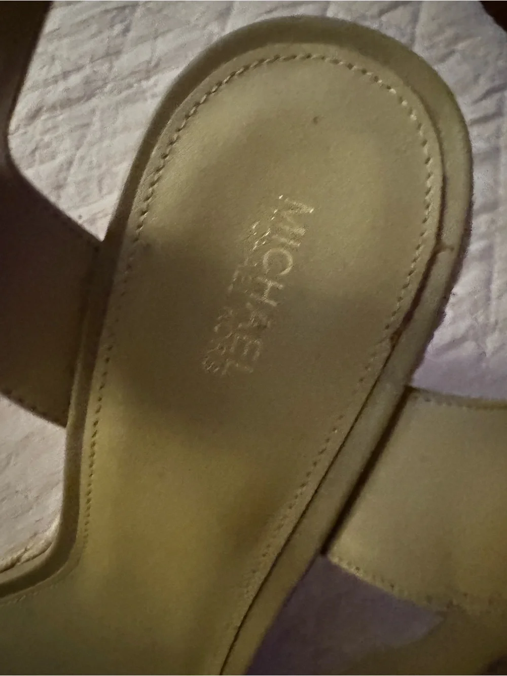 Michael Kors toe logo tone